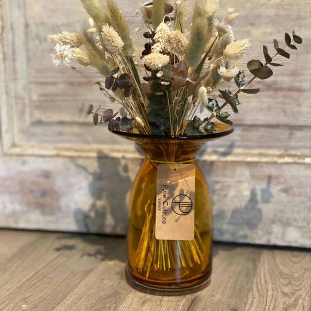 Brun glassvase med blomster